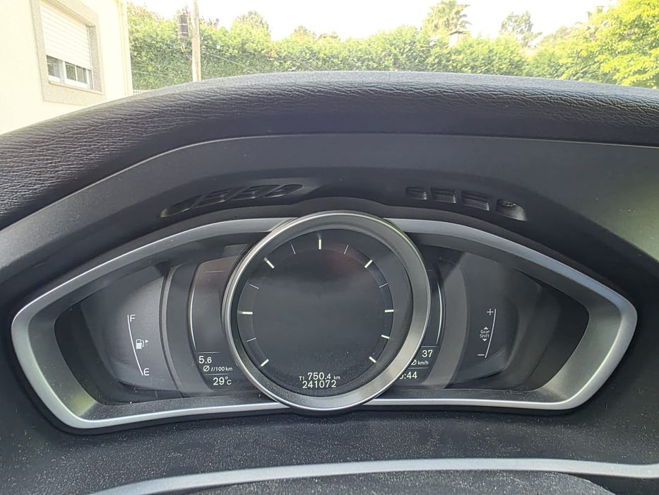 Volvo V40 RDesign