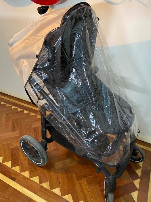 Carrinho Maxi-Cosi Plaza Plus completo e pronto a usar.