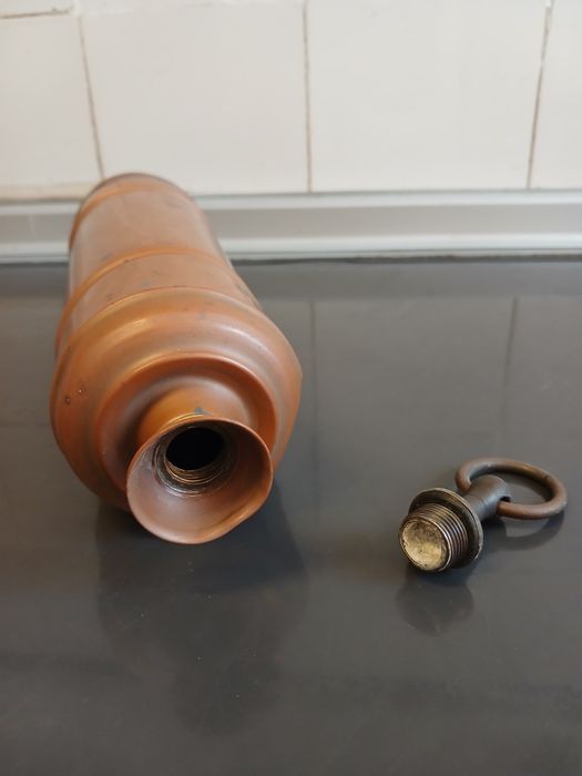 Botija cobre antiga