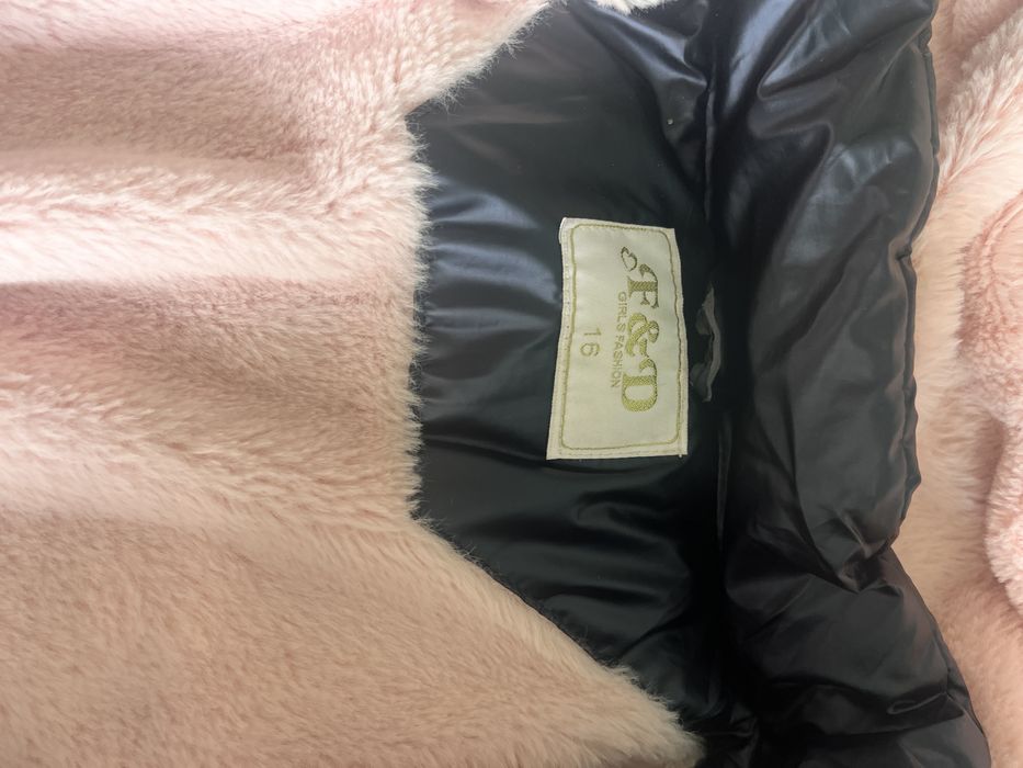 Продам дуже теплу зимову курточку на дівченку