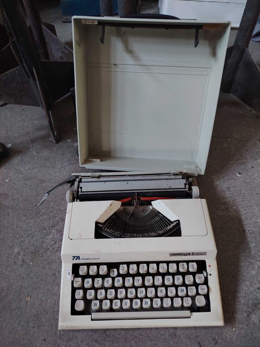 Maquina de escrever antiga