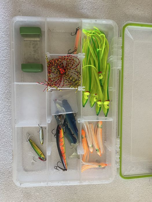 Objetos de pesca  , pouxo tempo de uso !