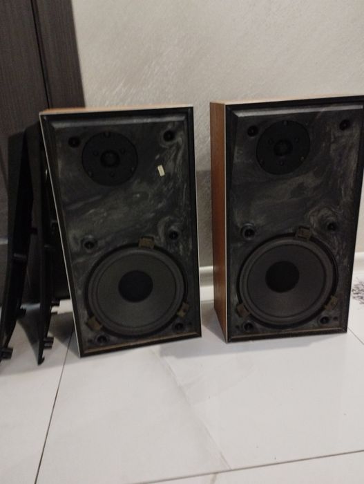 Колонки Bang & Olufsen Beovox S40.