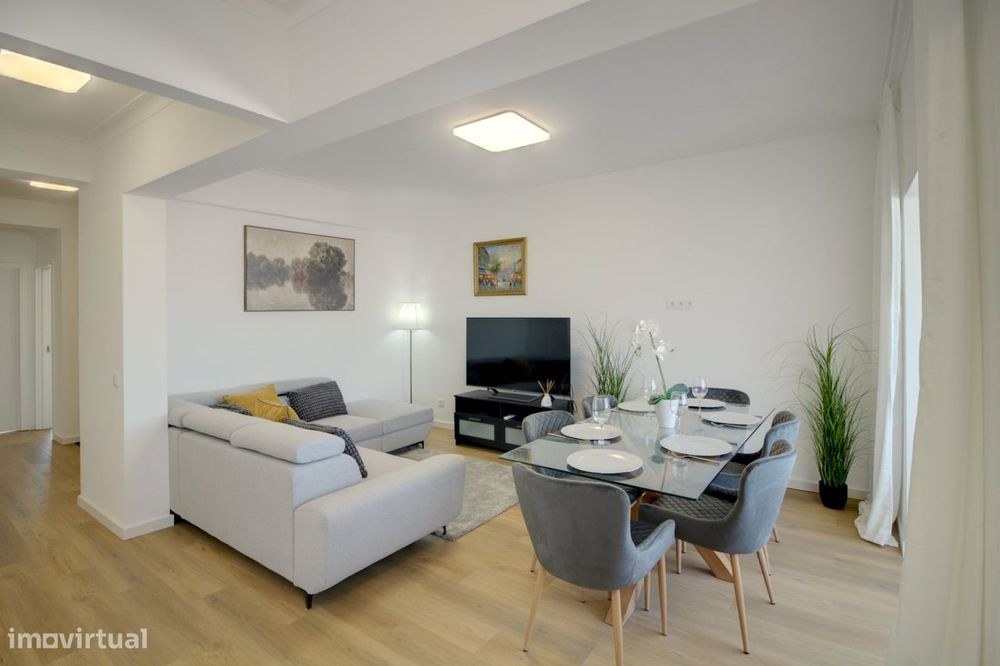 Apartamento T3 Totalmente Renovado, mobilado e com Vista Mar em Olhão