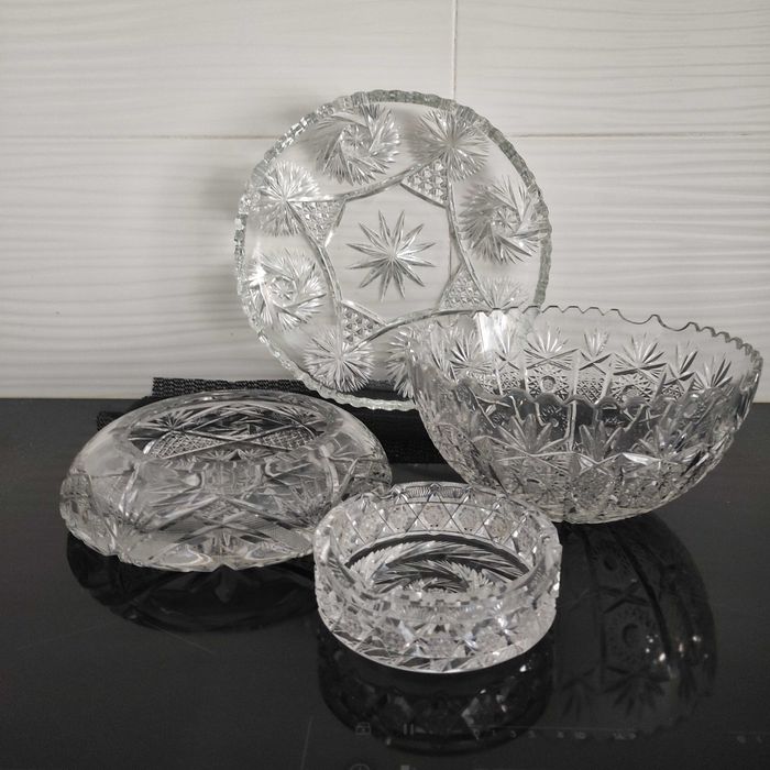 Do sprzedania unikatowe ,duże kryształy, popielnice, miski.