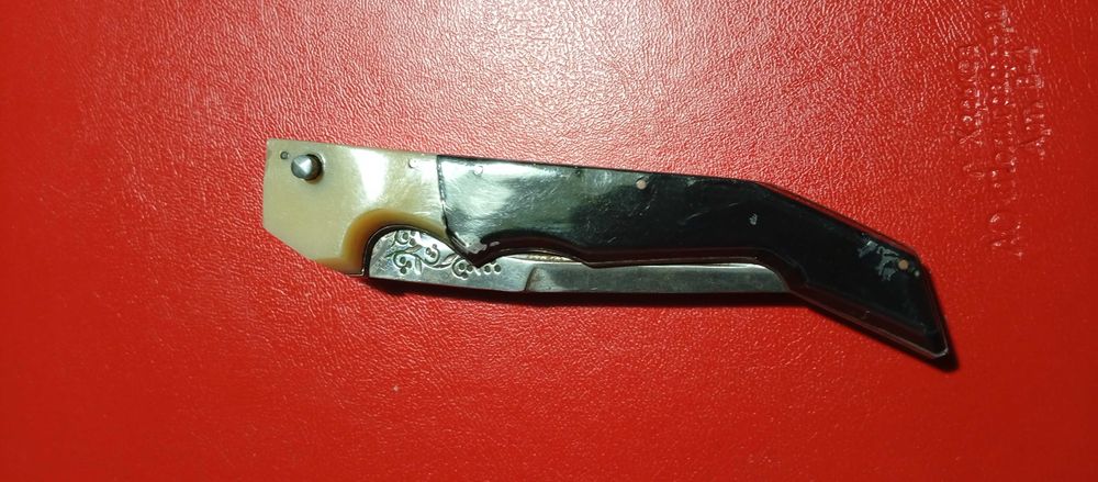 Продается Нож выкидной