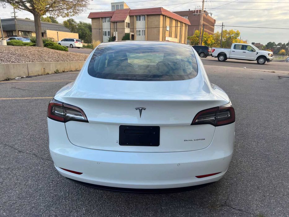 Tesla Model 3      2020