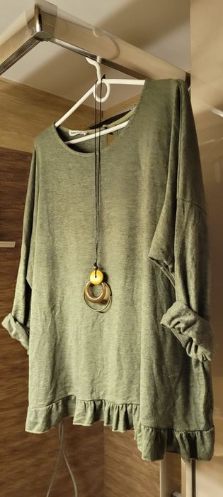 Obłędny sweterek khaki prosto z Włoch,wisior gratis.