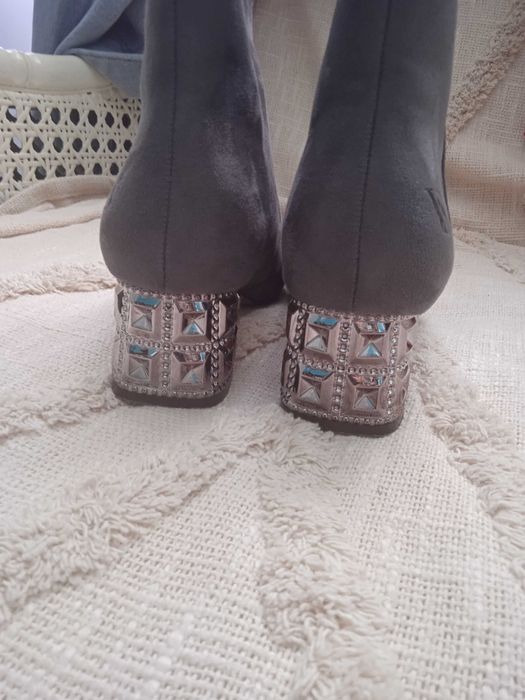 Botki damskie szare buty zamszowe 38 obcas klocek zdobiony srebrny 38
