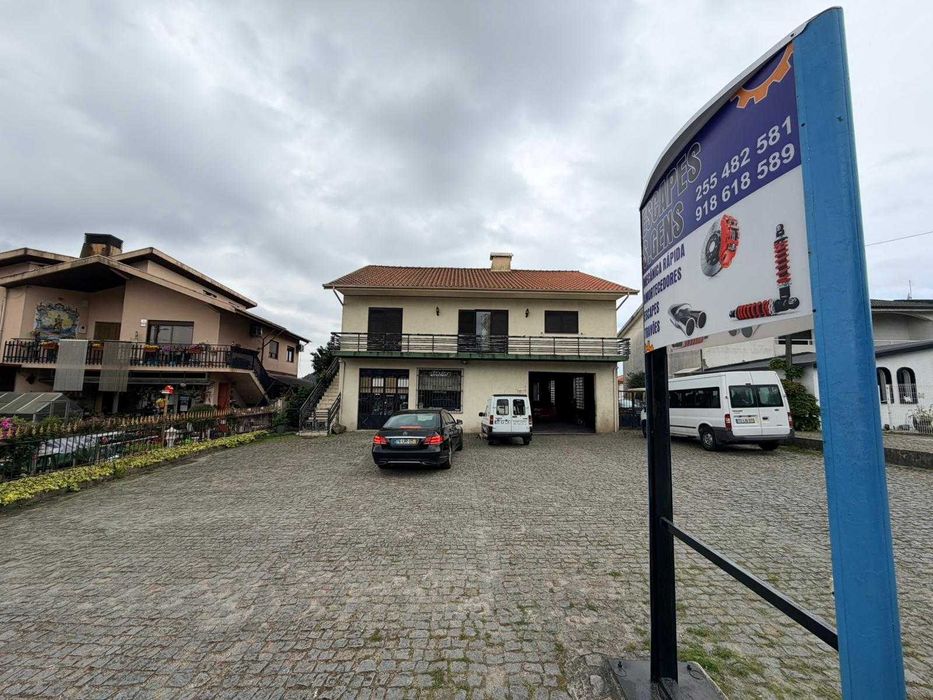 Moradia com oficina e firma Escapes S.Gens
