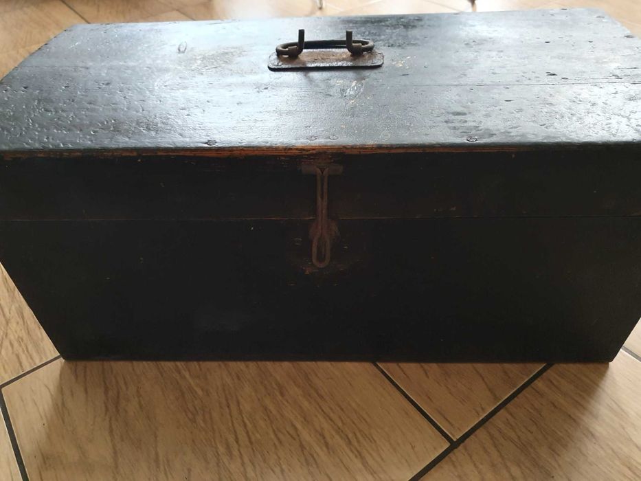 Skrzynia drewniana zabytkowy kufer PRL