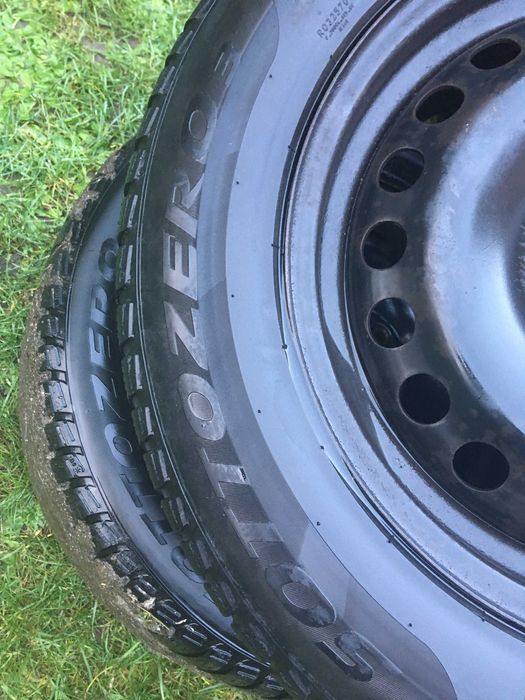 FORD MONDEO MK4 Koła z oponami zimowymi PIRELLI 215/60 R16