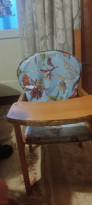 Стілець для годування