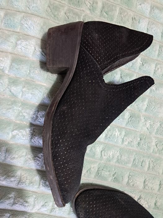 Botins pretos de bom material