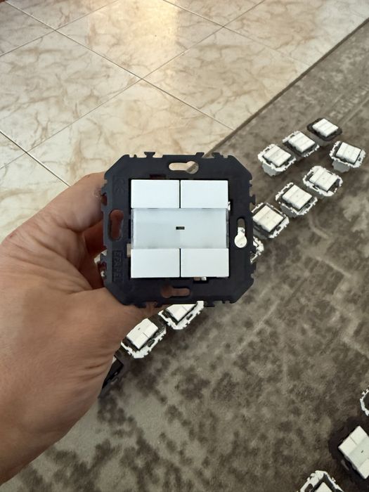 Efapel D40 pressão e persiana (como novos)