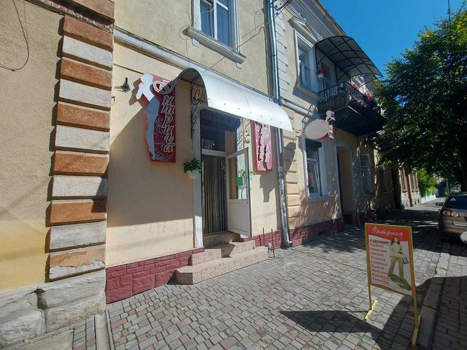 Продається приміщення комерційного призначення...