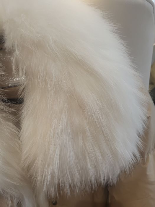 Kurtka puchowa z białym lisem