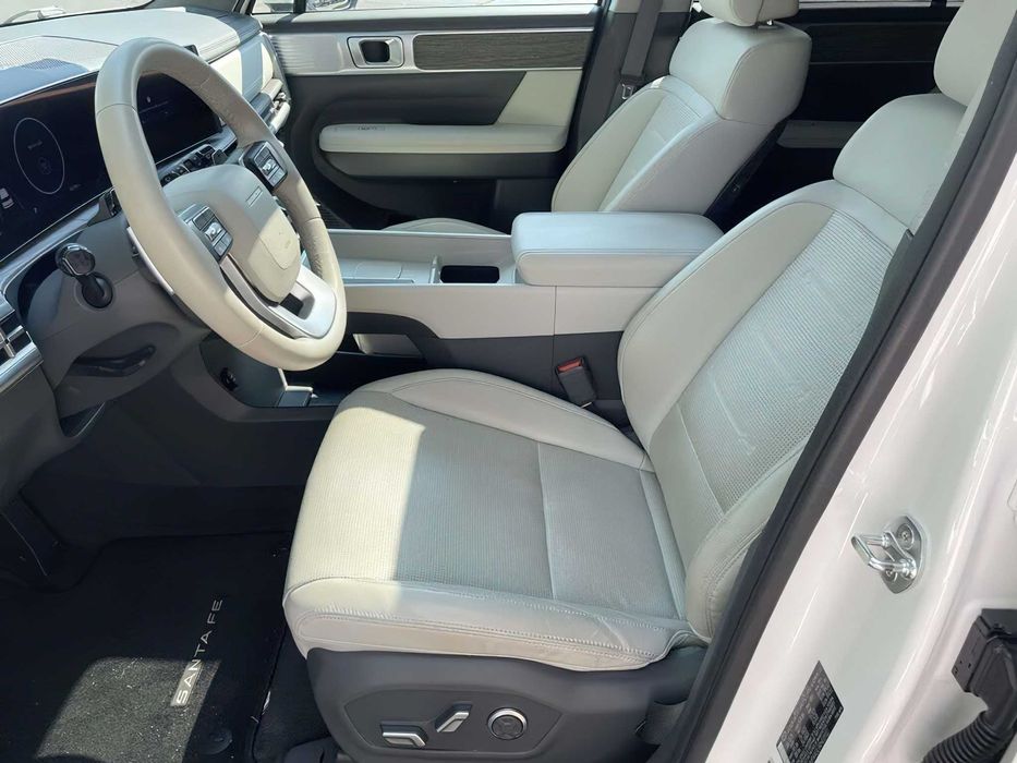 Hyundai Santa Fe Limited      2024