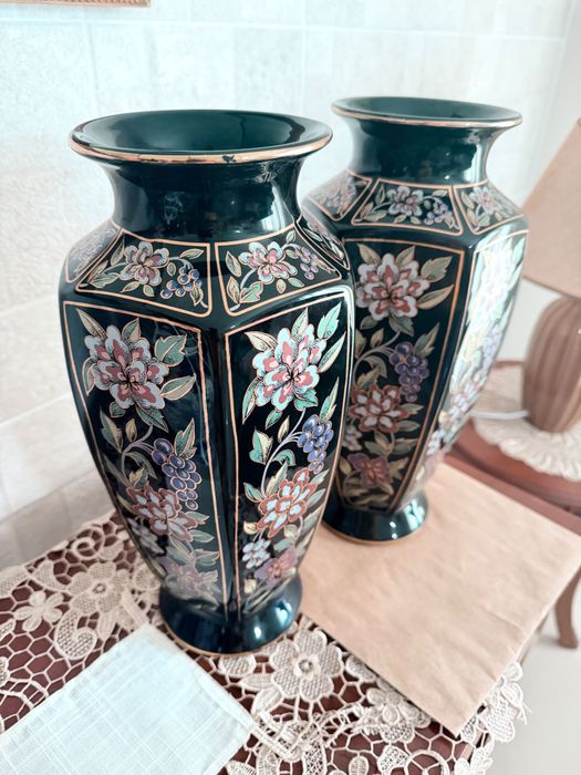 Par de vasos com 35cms de altura