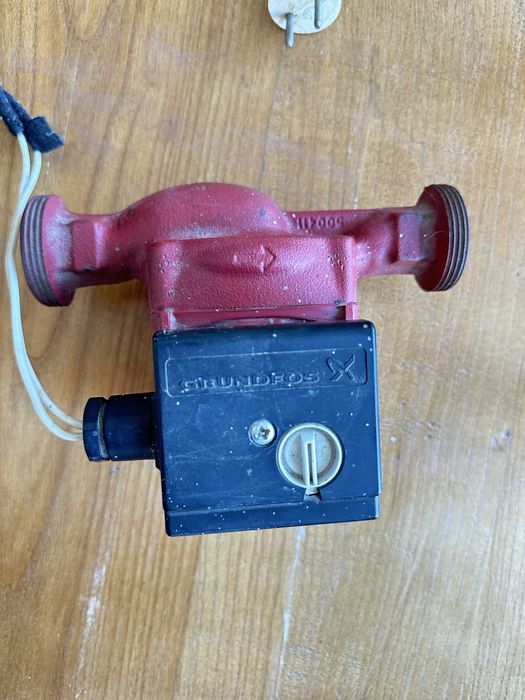 Циркуляционный насос Grundfos UPBasic 25-40 180 б/у)