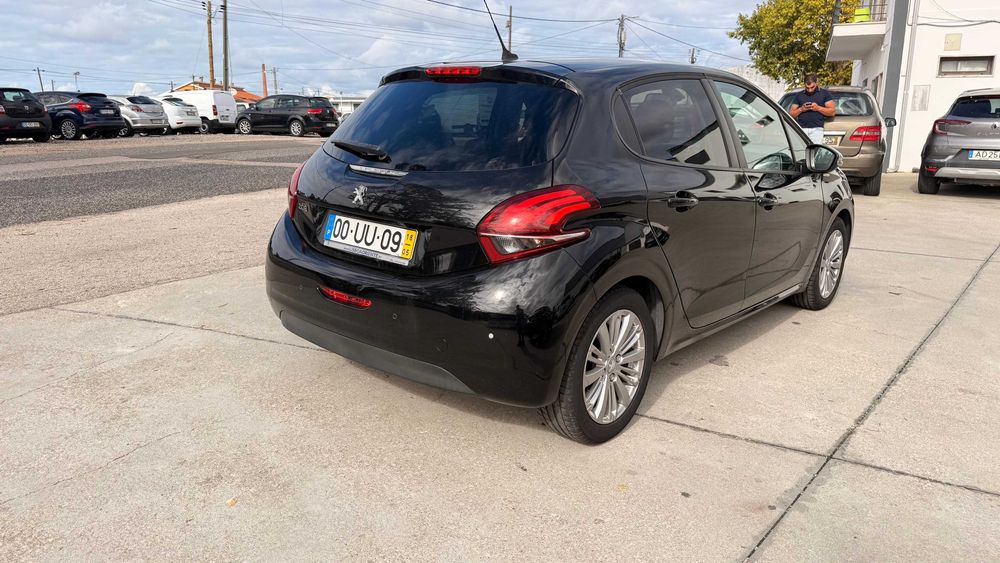 Peugeot 208 1.2 PureTech Gasolina 2018 foto 5