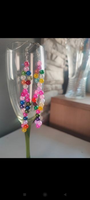 Kolorowe długie kolczyki