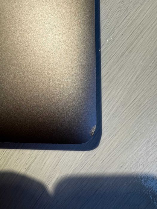 MacBook Pro 13 (2020) wraz z oryginalną ładowarką!!!