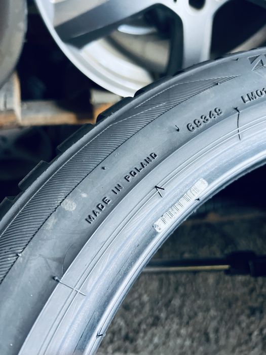 Шини Резина Зимові 245 40 18 Bridgestone Blizzak LM001 4шт