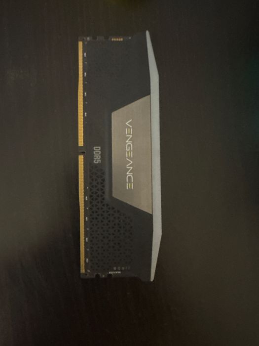 Memoria RAM Corsair Vengeance 1x32GB DDR5 RGB 5600MHz CMH32GX5M1B5600Z40