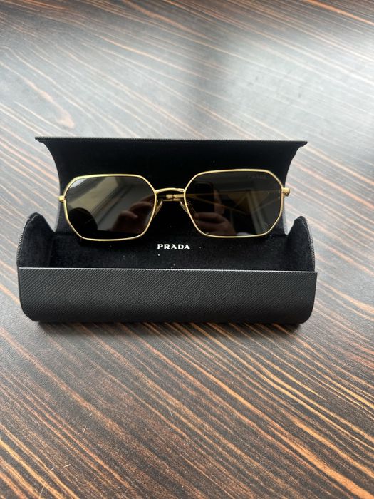 Сонцезахисні окуляри PRADA