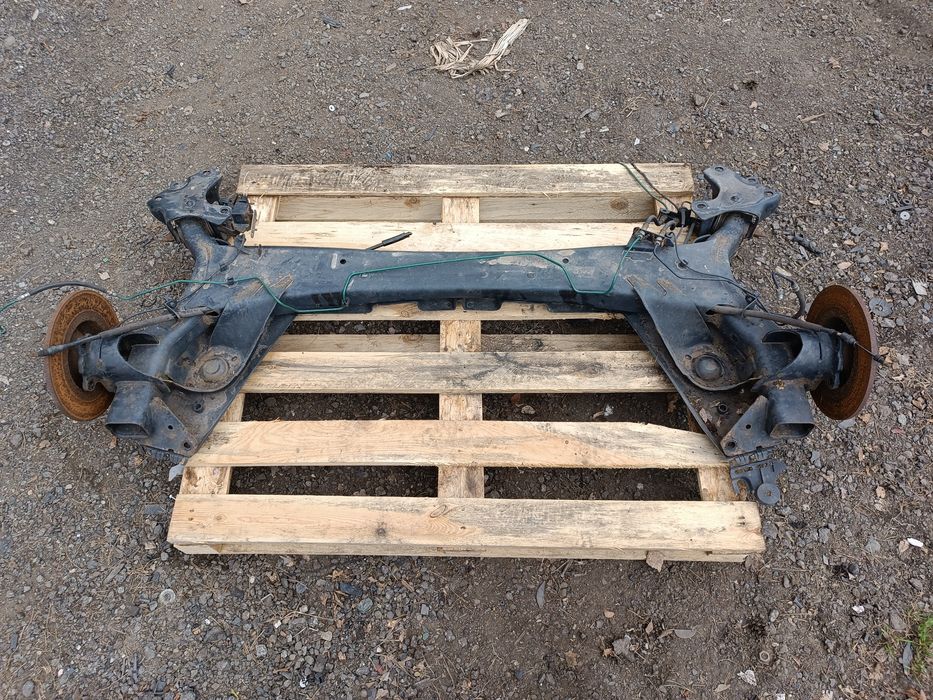 Renault Megane II 02-08 Kombi - Belka zawieszenia tył tylna 5x108