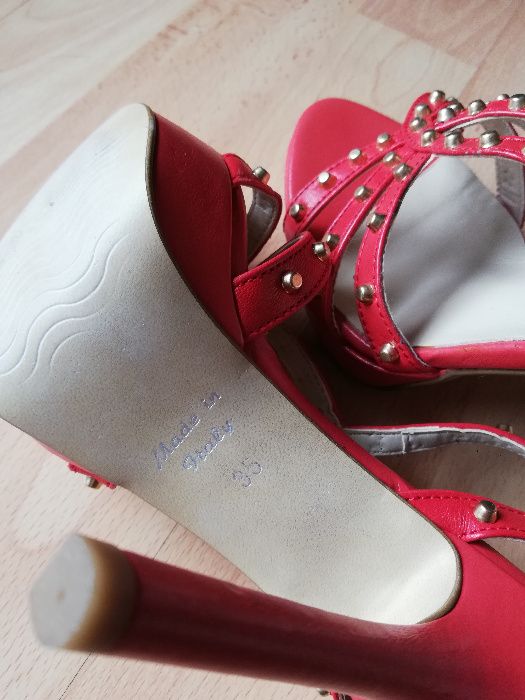 NOWE szpilki na platformie czerwone 35 złote nity