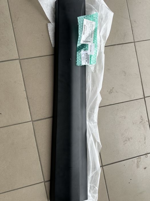 молдинг двери передней левой VAG