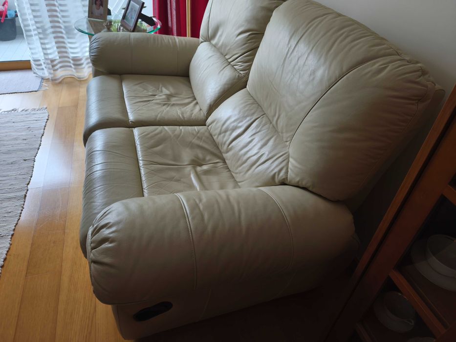 Sofá em bom estado. Disponível em Oeiras. 150,00 €