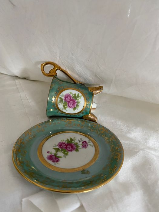 Chávenas de coleção pintadas à mão