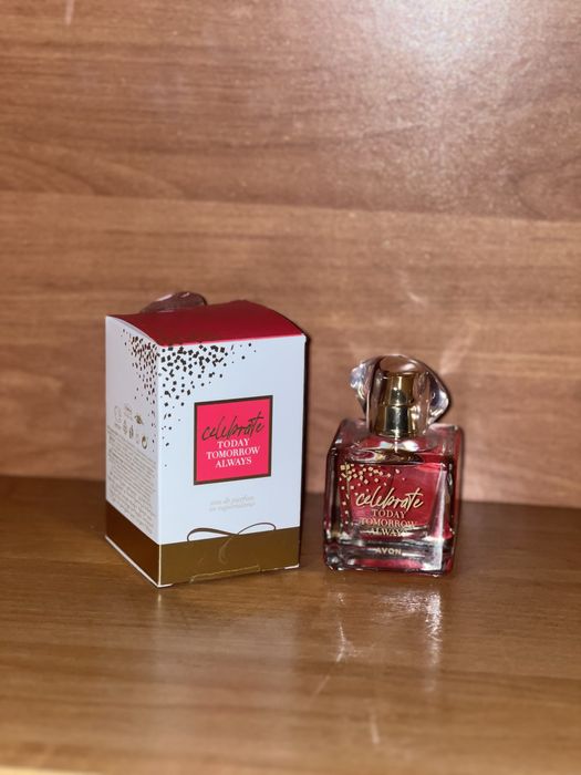 Парфумована вода (AVON) celebrate