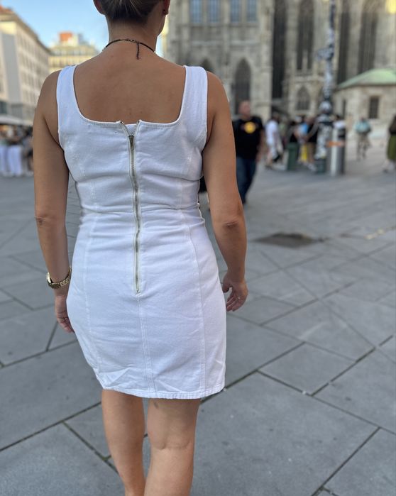 Missguided biała dopasowana jeansowa mini sukienka 42