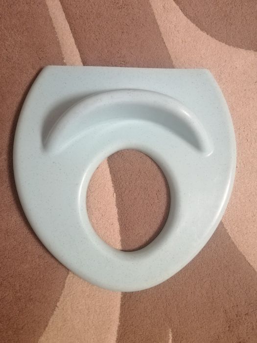 Продам пластикову накладку на унітаз!