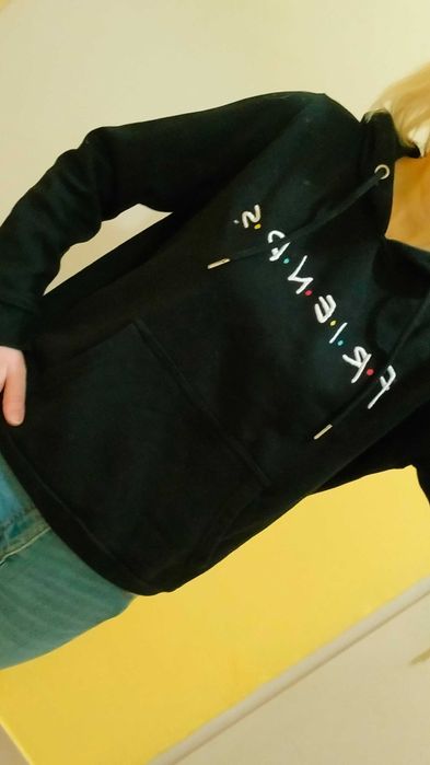 Bluza czarna FRIENDS z kapturem kangurek