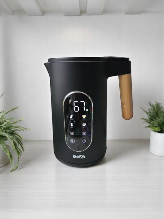 Czajnik elektryczny bezprzewodowy  czarny z wyświetlaczem regulacja