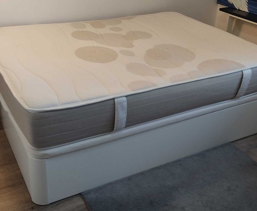 Cama Casal (sommier com arrumação), Colchão Pikolin (1,40 cm x 1,90 cm) e cabeceira estofada