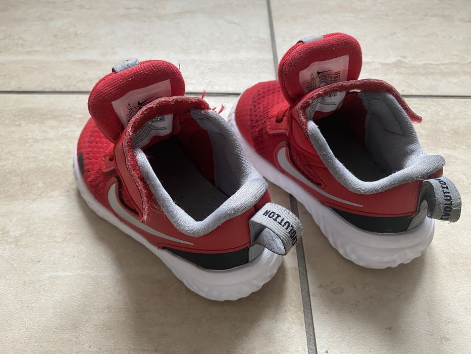 Adidasy nike revolition
