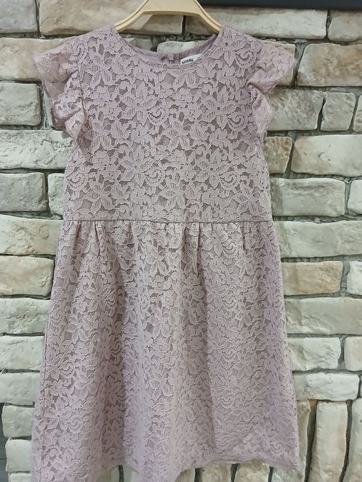 Koronkowa sukienka r. 140