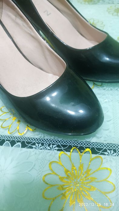 Туфли лаковые б/у,в отличном состоянии