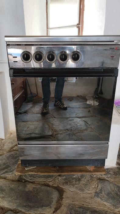 Fogão em bom estado