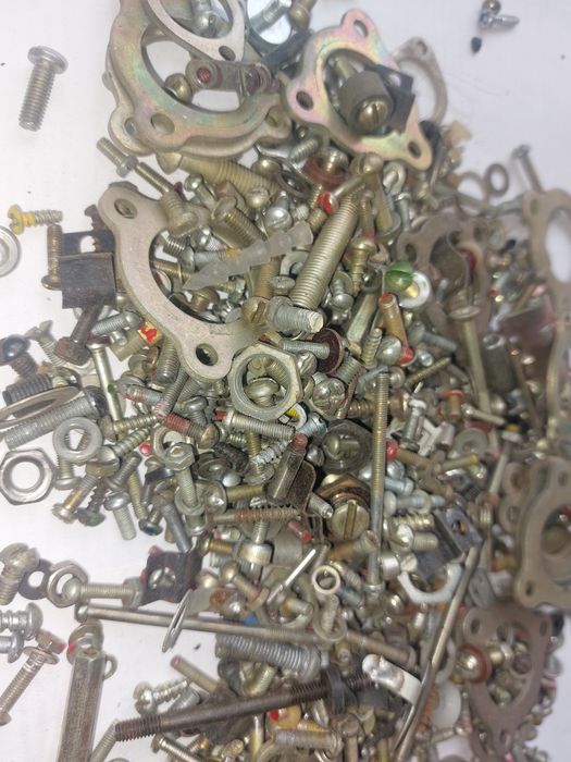 Крепеж (болтики, гаечки). 1 кг - 60 грн.