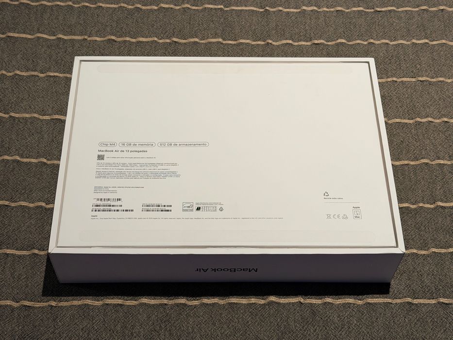 Caixa MacBook Air M4