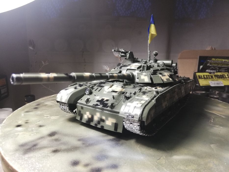 Модель танка Т-64БМ БУЛАТ 1/35 в наличии