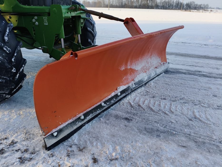 Pług spych czołowy 
Solidna konstrukcja 
Możl