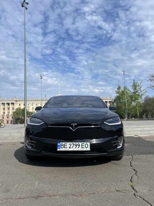 Продається автомобіль тесла Х